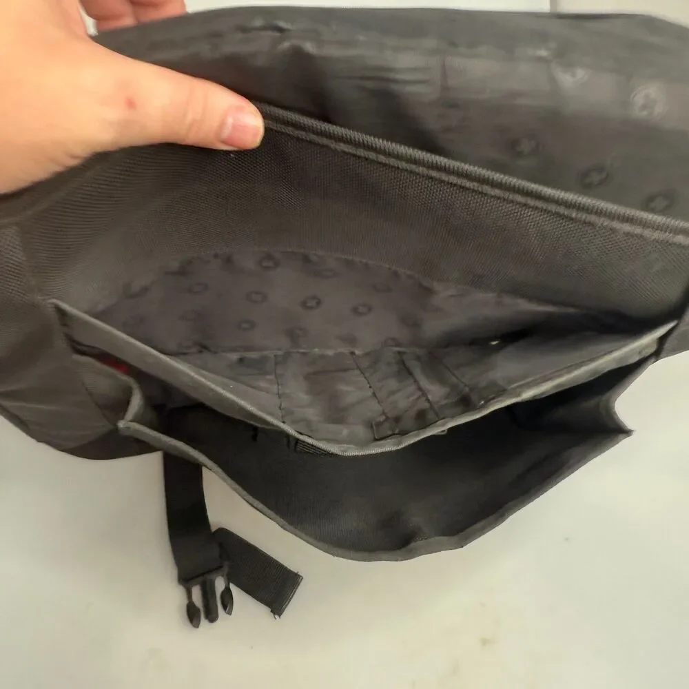 Wenger Swiss Army Laptop Messenger Bag Black Flap-Over Fits 15.6